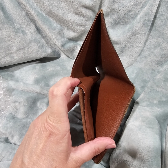 Louis Vuitton Vintage Monogram Bifold Wallet w/coinpouch Authentic Unisex w/COA - Picture 9 of 16